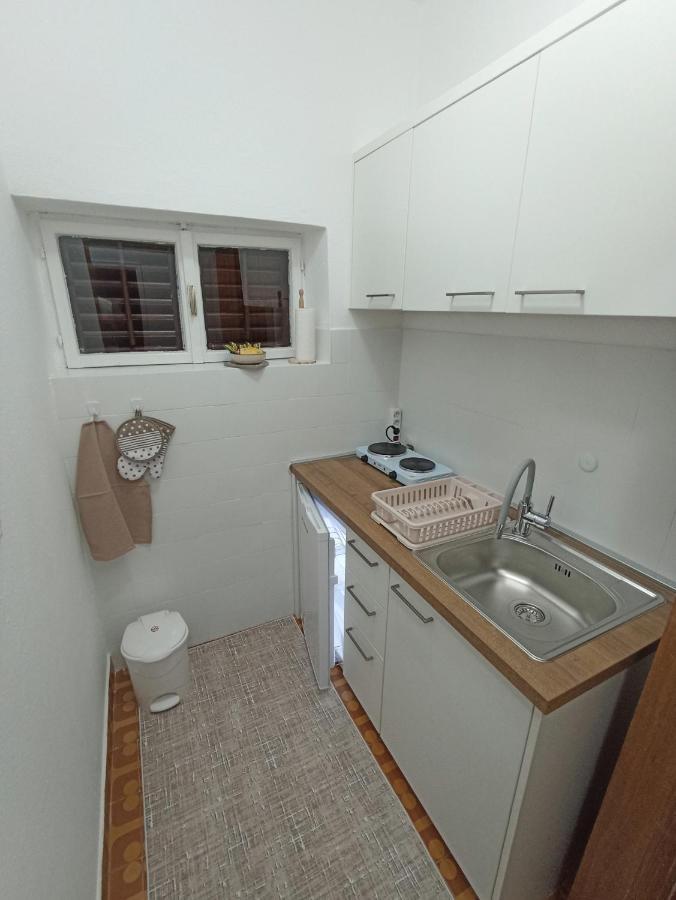 Apartman "Citrus" เทรบินเย ภายนอก รูปภาพ